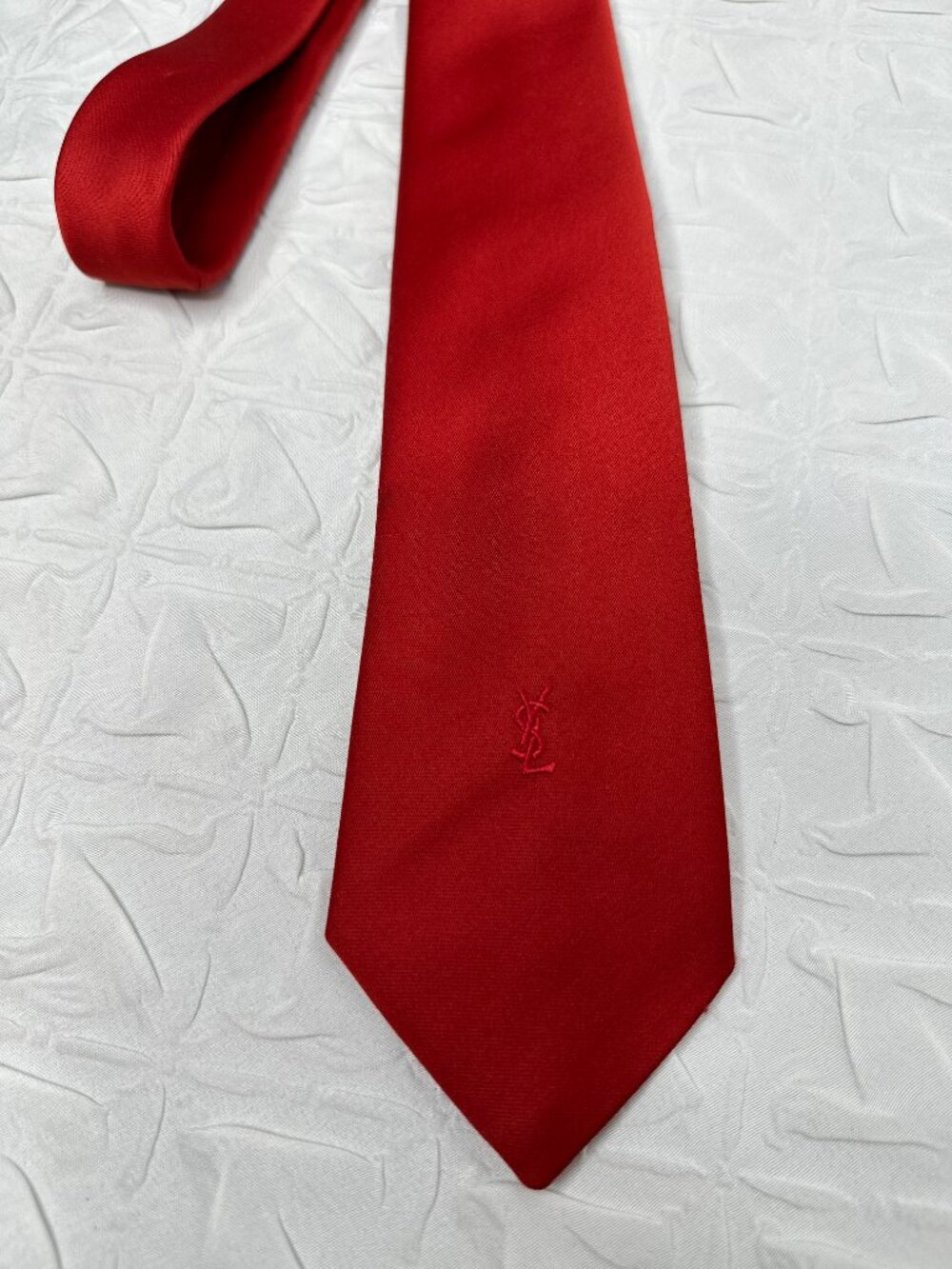 VTG YSL Yves Saint Laurent Red Silk Logo Tie, Made in Italy Corporate Business